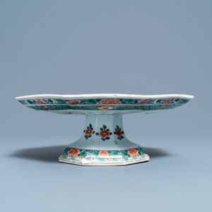 A Chinese octagonal famille verte tazza, Kangxi — photo 5