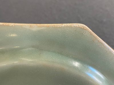 A Chinese octagonal Longquan celadon plate, probably Ming — 照片 9