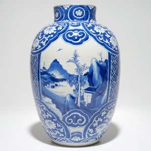 A Chinese olive-shaped blue and white vase, Kangxi — 照片 1