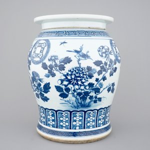 A Chinese open-worked blue and white garden seat with loose top, 19th C. — photo 1