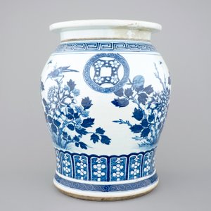 A Chinese open-worked blue and white garden seat with loose top, 19th C. — photo 2