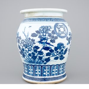 A Chinese open-worked blue and white garden seat with loose top, 19th C. — photo 3