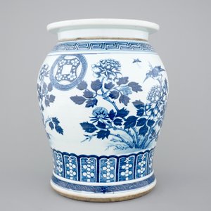 A Chinese open-worked blue and white garden seat with loose top, 19th C. — photo 4
