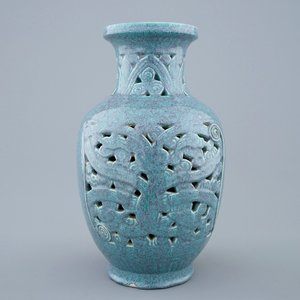 A Chinese open-worked robin’s egg vase, 19/20th C. — photo 1