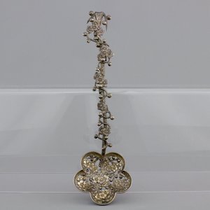 A Chinese open-worked silver spoon, marked, 19th C. — foto 1