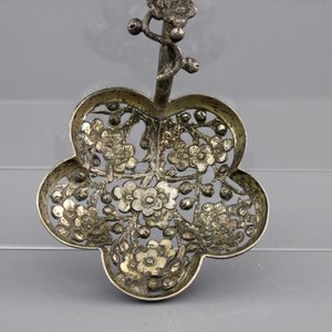 A Chinese open-worked silver spoon, marked, 19th C. — foto 3