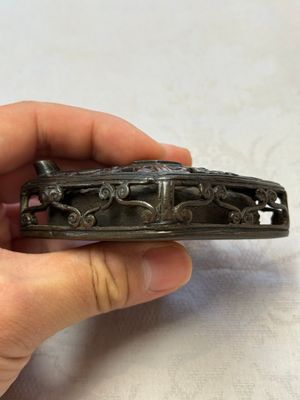 A Chinese openworked double-walled lozenge-shaped bronze water dropper, Ming — 照片 2