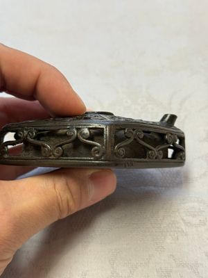A Chinese openworked double-walled lozenge-shaped bronze water dropper, Ming — 照片 4