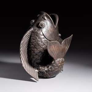 A Chinese or Japanese bronze carp-form vase, 19/20th C. — photo 1