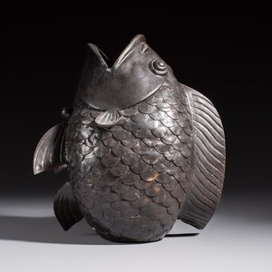 A Chinese or Japanese bronze carp-form vase, 19/20th C. — photo 3