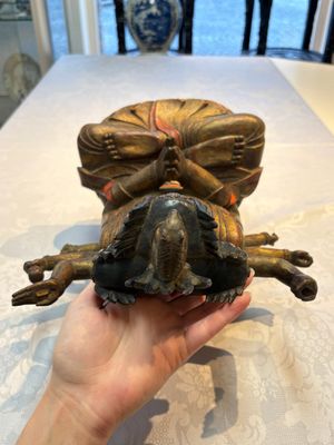 A Chinese or Japanese gilt-lacquered figure of Hayagrīva, 19th C. — foto 16