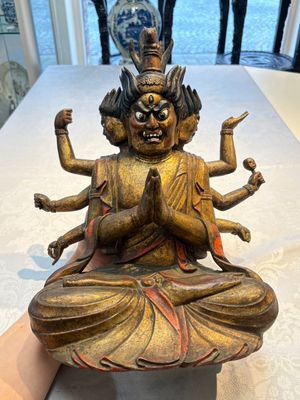 A Chinese or Japanese gilt-lacquered figure of Hayagrīva, 19th C. — foto 2