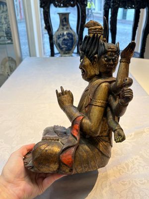 A Chinese or Japanese gilt-lacquered figure of Hayagrīva, 19th C. — foto 3