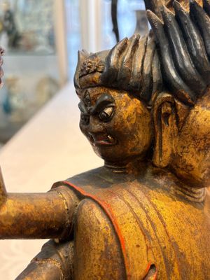 A Chinese or Japanese gilt-lacquered figure of Hayagrīva, 19th C. — foto 6