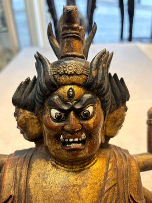 A Chinese or Japanese gilt-lacquered figure of Hayagrīva, 19th C. — foto 8