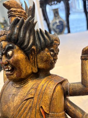 A Chinese or Japanese gilt-lacquered figure of Hayagrīva, 19th C. — foto 10