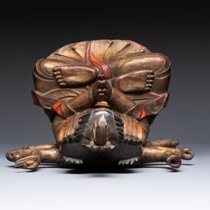 A Chinese or Japanese gilt-lacquered figure of Hayagrīva, 19th C. — foto 6
