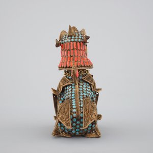 A Chinese or Sino-Tibetan filigree brass, turquoise and coral incense burner in the shape of a foo dog, 20th C. — photo 5