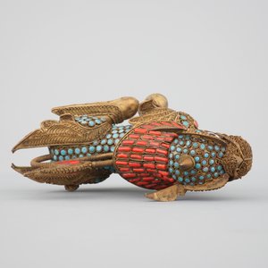 A Chinese or Sino-Tibetan filigree brass, turquoise and coral incense burner in the shape of a foo dog, 20th C. — photo 6