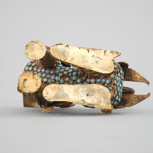 A Chinese or Sino-Tibetan filigree brass, turquoise and coral incense burner in the shape of a foo dog, 20th C. — photo 7