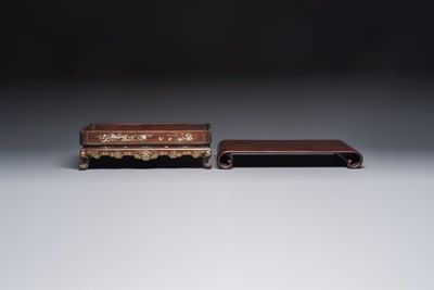 A Chinese or Vietnamese mother-of-pearl-inlaid wooden tray and a Chinese hongmu stand, 19/20th C.