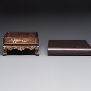 A Chinese or Vietnamese mother-of-pearl-inlaid wooden tray and a Chinese hongmu stand, 19/20th C. — photo 2