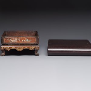 A Chinese or Vietnamese mother-of-pearl-inlaid wooden tray and a Chinese hongmu stand, 19/20th C. — photo 4