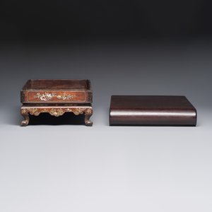A Chinese or Vietnamese mother-of-pearl-inlaid wooden tray and a Chinese hongmu stand — foto 3