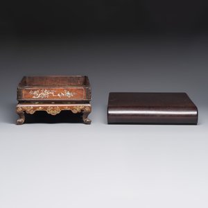 A Chinese or Vietnamese mother-of-pearl-inlaid wooden tray and a Chinese hongmu stand — foto 5