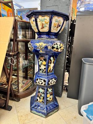 A Chinese or Vietnamese polychrome-glaze pottery jardinière and stand, 19th C. — photo 1