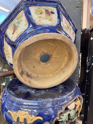 A Chinese or Vietnamese polychrome-glaze pottery jardinière and stand, 19th C. — photo 12