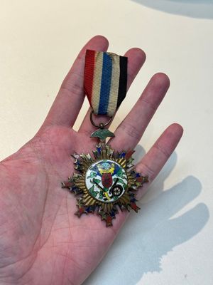 A Chinese 'Order of Extreme Bravery' medal (Order of the Golden Lion), inscribed Chi Dan 赤膽, Republic — photo 1