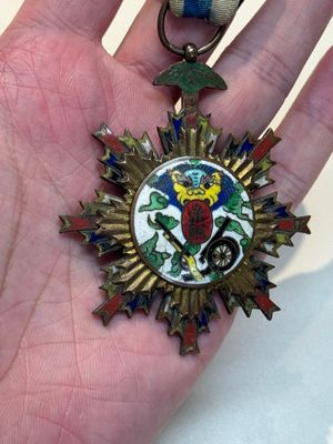 A Chinese 'Order of Extreme Bravery' medal (Order of the Golden Lion), inscribed Chi Dan 赤膽, Republic — photo 4
