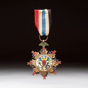 A Chinese 'Order of Extreme Bravery' medal (Order of the Golden Lion), inscribed Chi Dan 赤膽, Republic — photo 1