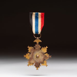 A Chinese 'Order of Extreme Bravery' medal (Order of the Golden Lion), inscribed Chi Dan 赤膽, Republic — photo 2