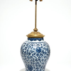 A Chinese ormolu-mounted blue and white baluster vase lamp, Kangxi — 照片 3