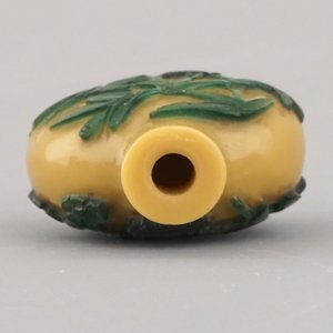 A Chinese overlay glass snuff bottle, ca. 1800 — 照片 3