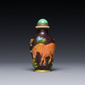 A Chinese overlay Peking glass snuff bottle with horses, Yongzheng mark, 19th C. — foto 2