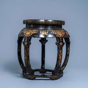 A Chinese painted and lacquered wooden stand, 19th C. — 照片 4