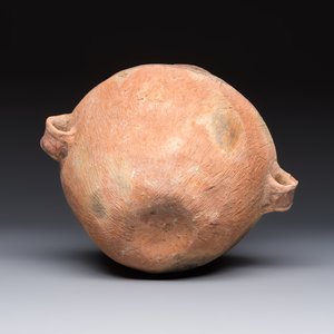 A Chinese painted pottery jar with handles, Late Bronze Age, Xindian culture, 13/10th C. B.C. — foto 6