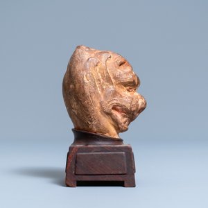 A Chinese painted pottery model of a mythical beast's head, Tang — 照片 3