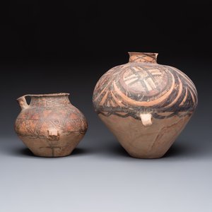 A Chinese painted pottery pouring vessel and a jar with geometric design, Neolithic period, Majiayao culture, 3rd millennium B.C. — 照片 3