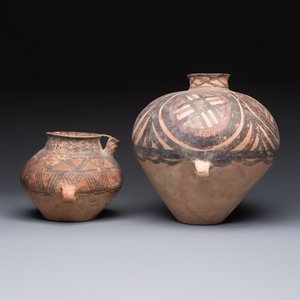 A Chinese painted pottery pouring vessel and a jar with geometric design, Neolithic period, Majiayao culture, 3rd millennium B.C. — 照片 5