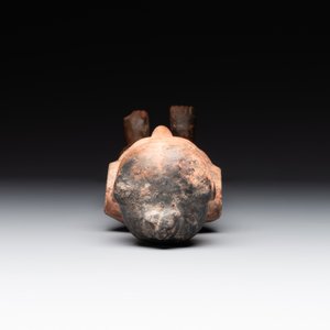 A Chinese painted pottery stick man figure and a pottery 'zodiac' offering vessel, Han/Song — foto 7