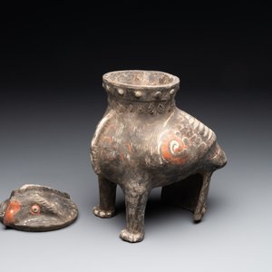 A Chinese painted terracotta owl-shaped 'zun' wine vessel, Han — photo 2