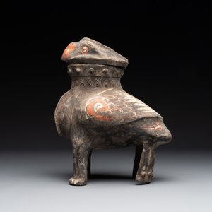 A Chinese painted terracotta owl-shaped 'zun' wine vessel, Han — photo 3