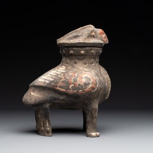 A Chinese painted terracotta owl-shaped 'zun' wine vessel, Han — photo 4
