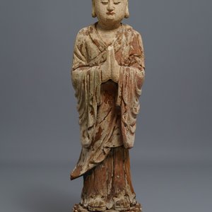 A Chinese painted wood figure of a Buddhist monk, 19th C. — photo 2