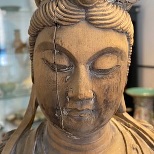A Chinese painted wooden figure of Guanyin, Ming — photo 23