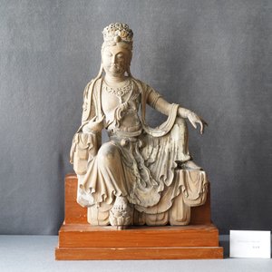 A Chinese painted wooden figure of Guanyin, Ming — photo 10